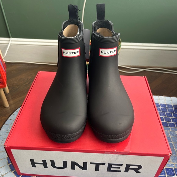 Hunter Ladies' Size 11, Original Insulated Chelsea Rain Boot, Black, New in Box - Picture 1 of 6